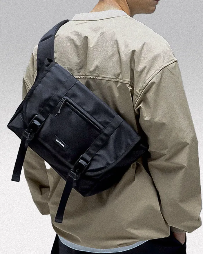 Black messenger bag "Tome" - Image 4