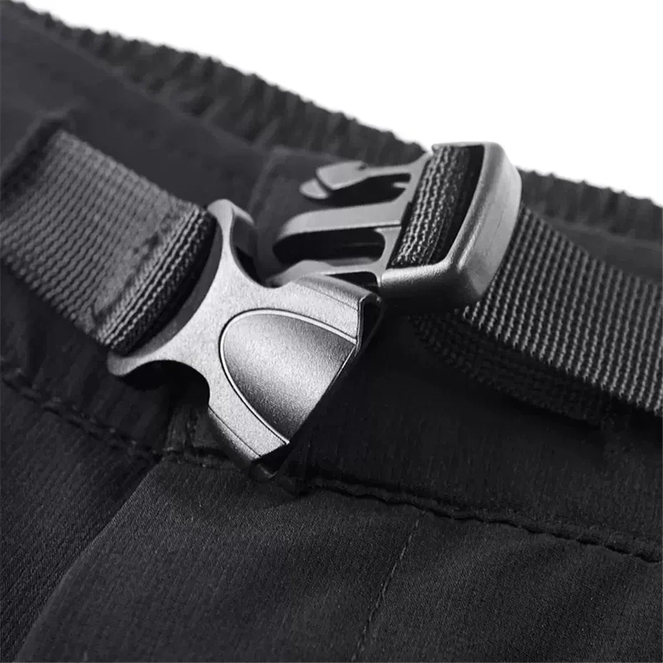 Black nylon cargo shorts "Togane" - Image 4