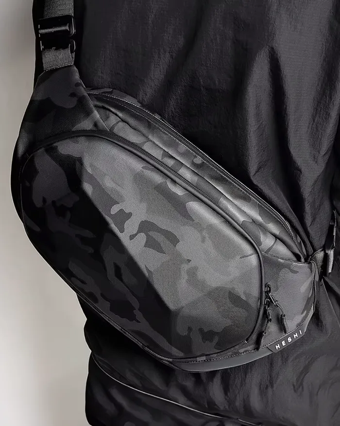 Crossbody bag with usb charging port "Kyogo" - Image 3