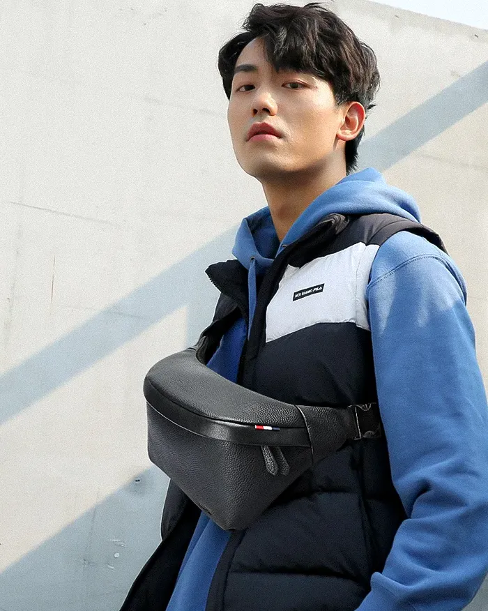 Leather crossbody fanny pack "Akase" - Image 3