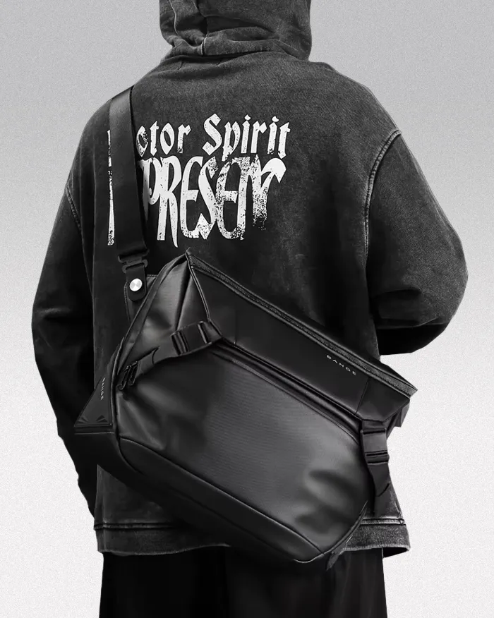 Men's black messenger bag "Sushima" - Image 4