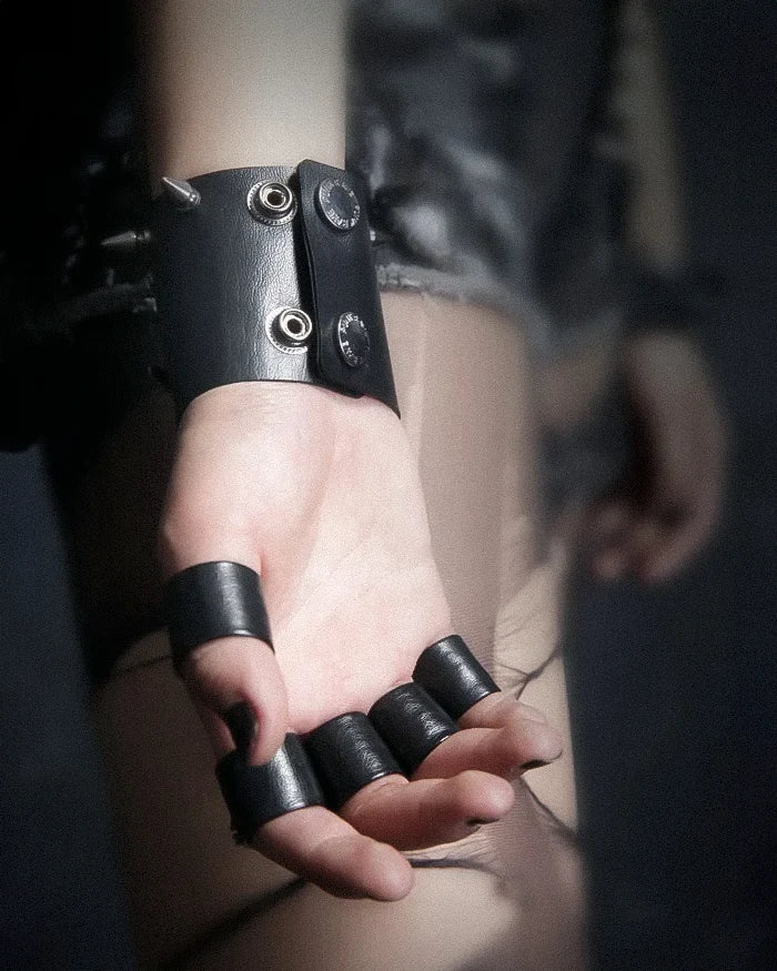 Women Skull bracelet glove - Image 3